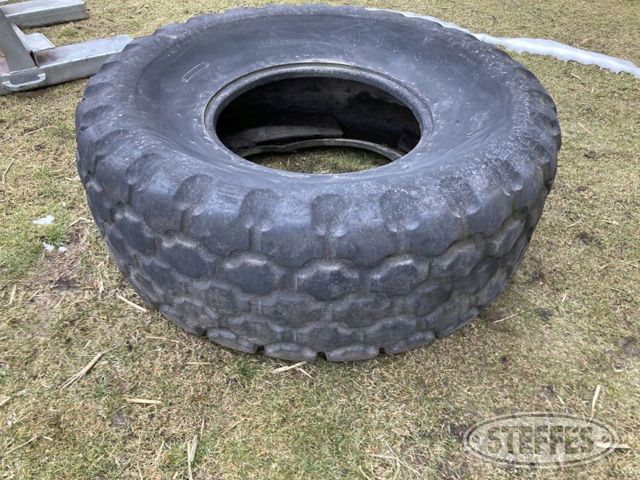 (1) Firestone 23.1-26 Diamond Tread Tire